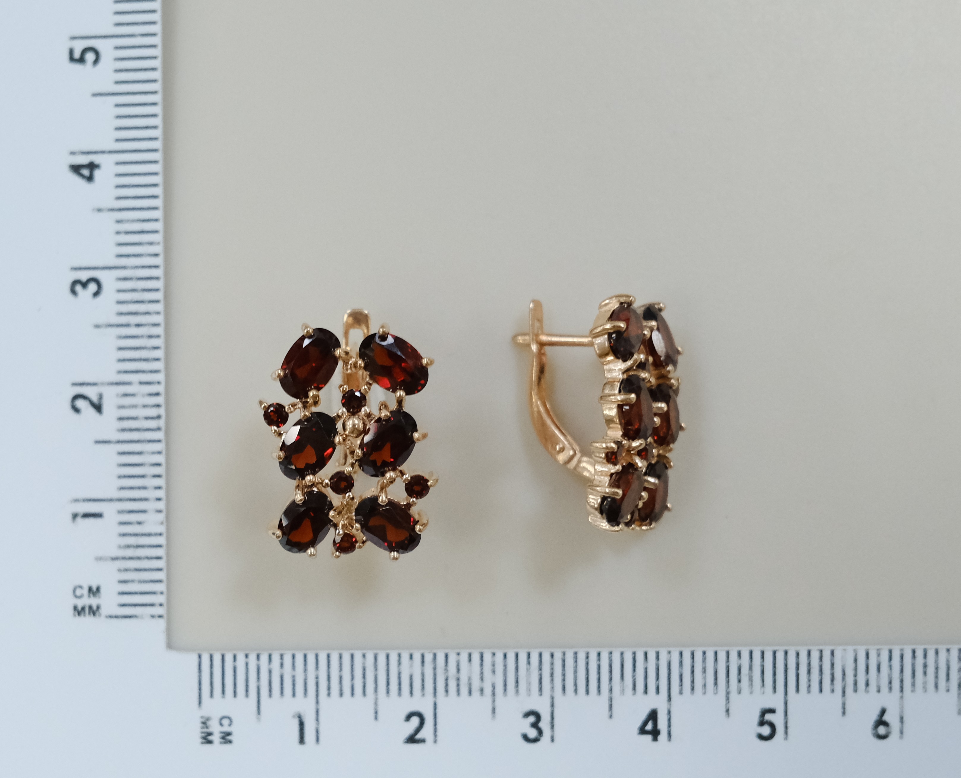 Серебряные серьги с гранатами